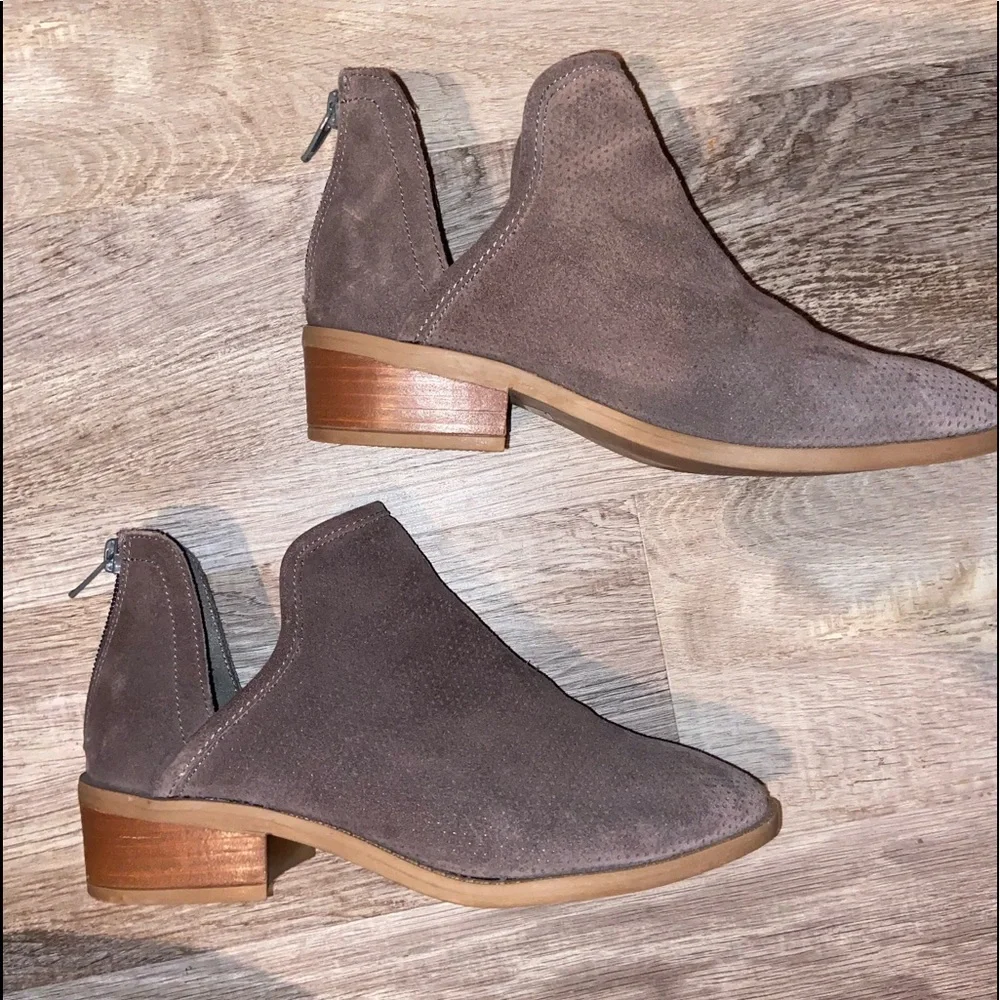Steve Madden Women’s Lancaster Taupe Suede Ankle Back Zip Booties Size 7.5M (L) - Picture 1 of 11